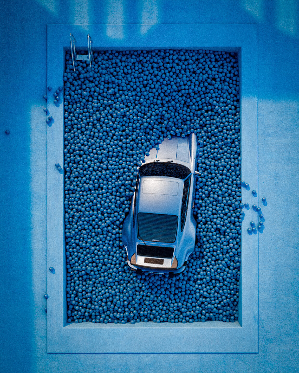 AZUR 02, the car seen from above in a rectangular pool of blue balls