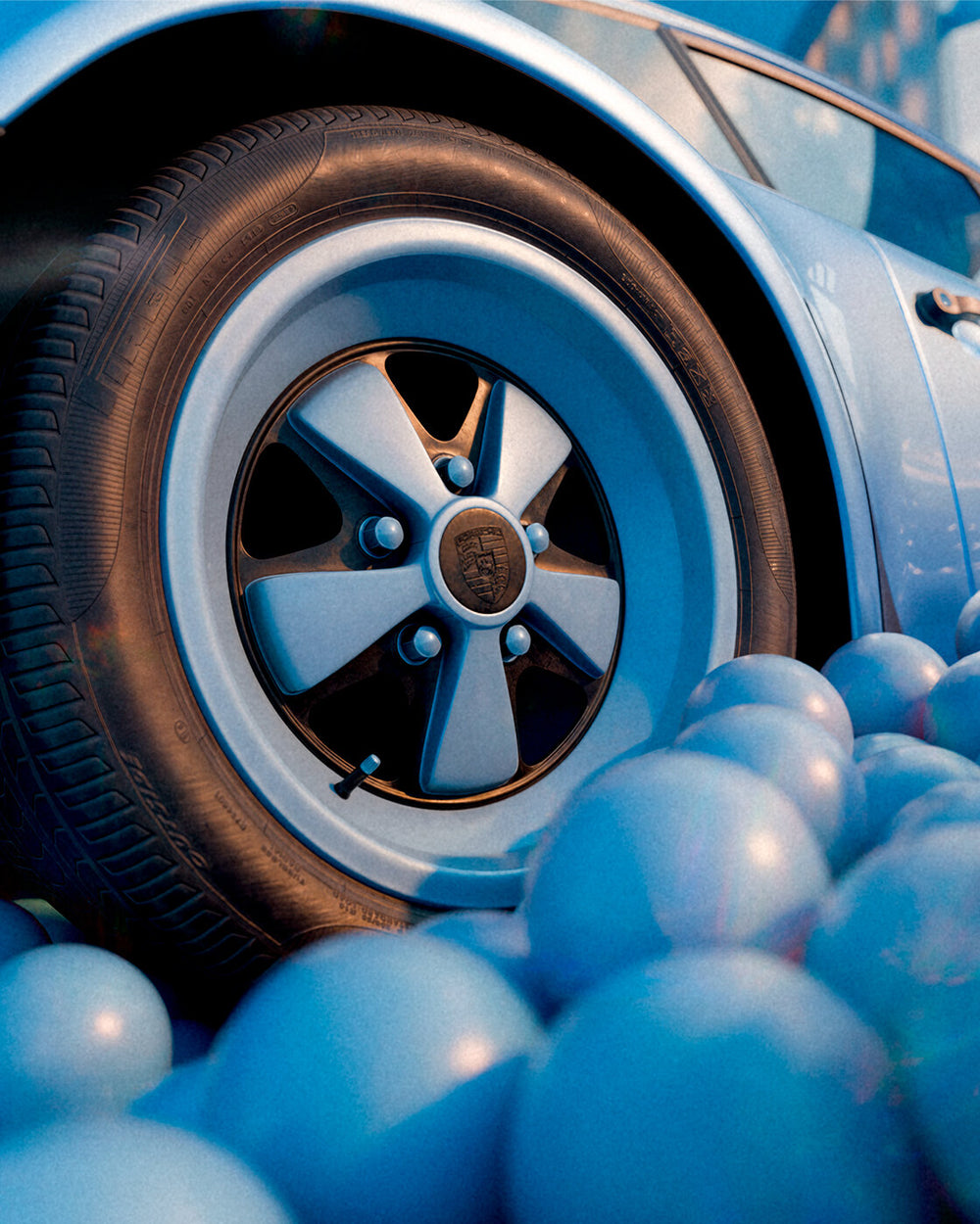 AZUR 04, close-up of a wheel resting on blue balls